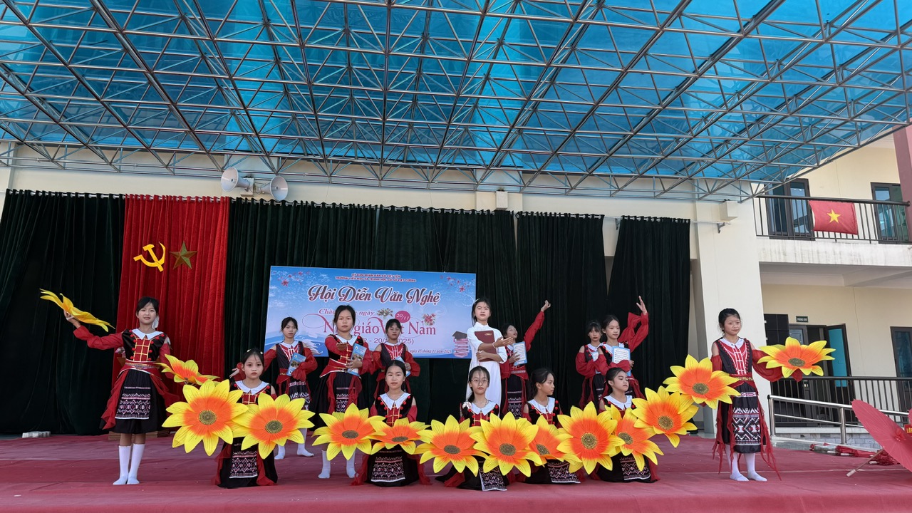 <a href='https://ththcsvietcuong.hungyen.edu.vn/tin-tuc/hoi-dien-van-nghe-chao-mung-ngay-nha-giao-viet-nam-2011.html'>📣 HỘI DIỄN VĂN NGHỆ CHÀO MỪNG NGÀY NHÀ GIÁO VIỆT NAM 20/11 🌺</a>