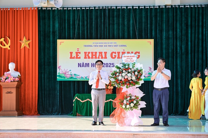 <a href='https://ththcsvietcuong.hungyen.edu.vn/tin-tuc/le-khai-giang-nam-hoc-2025-2026.html'>LỄ KHAI GIẢNG NĂM HỌC 2025 – 2026</a>